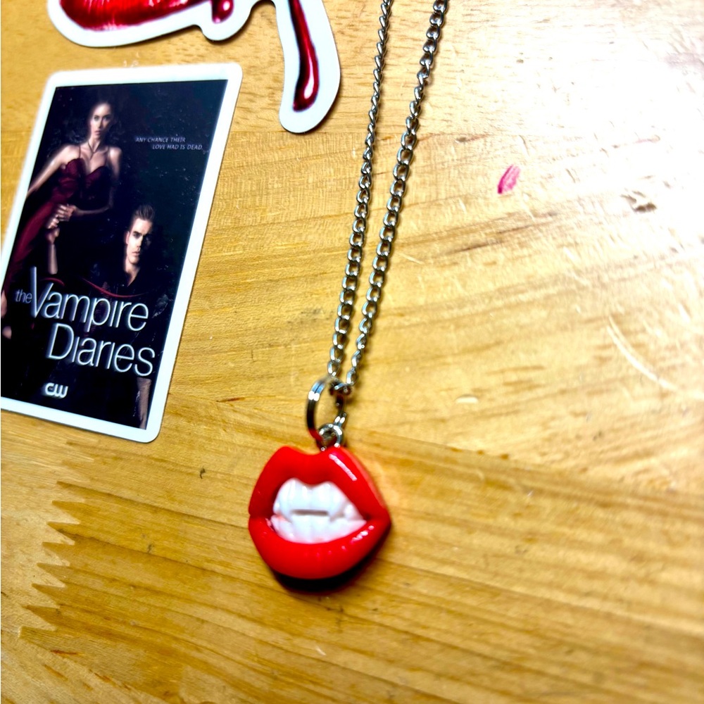 Red lips + fangs sexy fun necklace 3-D